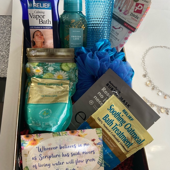 Mother’s Day Gift Basket set - Picture 4 of 9